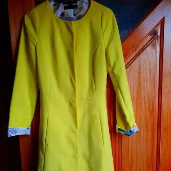 New Monton yellow coat - Picture 1 of 5